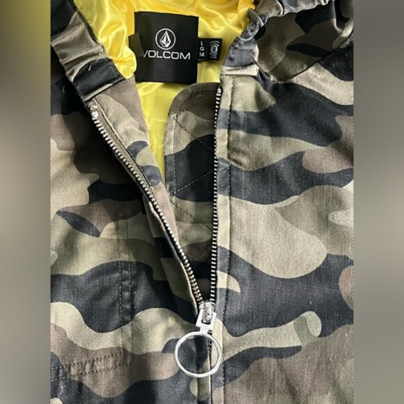 Women’s Volcom Camouflage Hooded Bomber Jacket with Satin Yellow Lining • Large - Picture 4 of 14